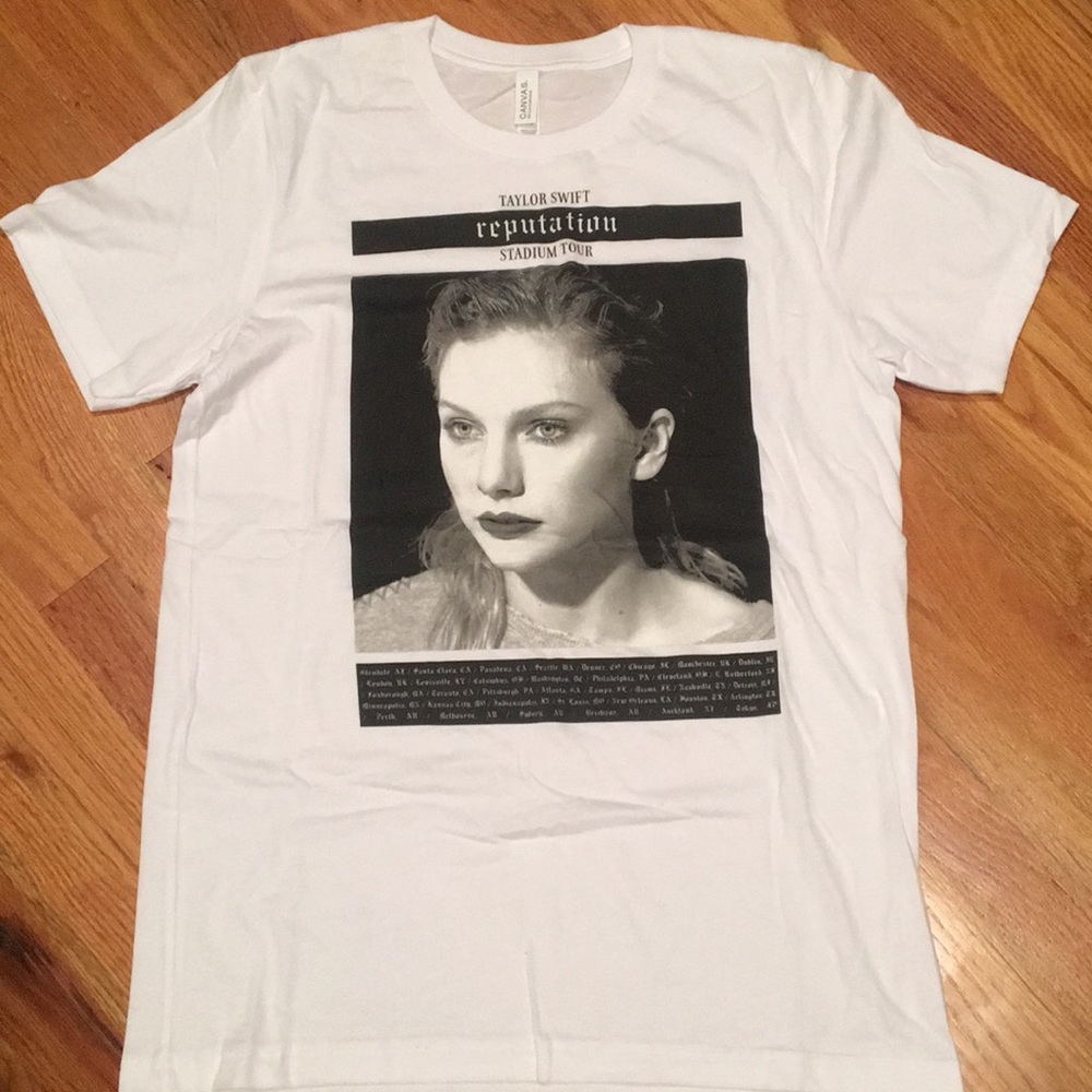 Taylor Swift Reputation stadium tour T-shirt!